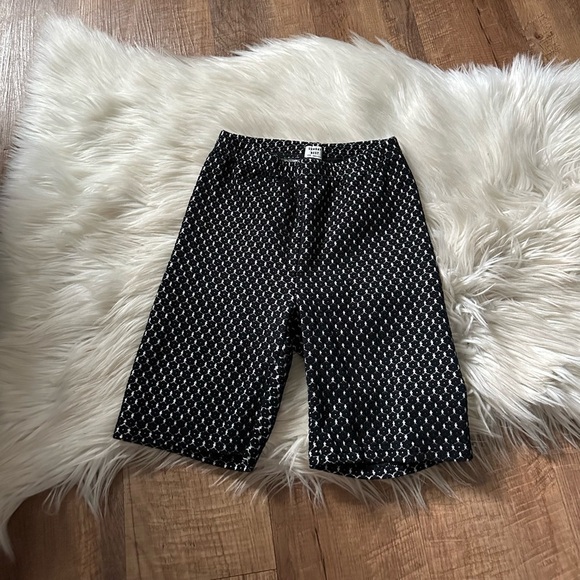 ARITZIA Sunday Best Kissy Shorts - Picture 4 of 5